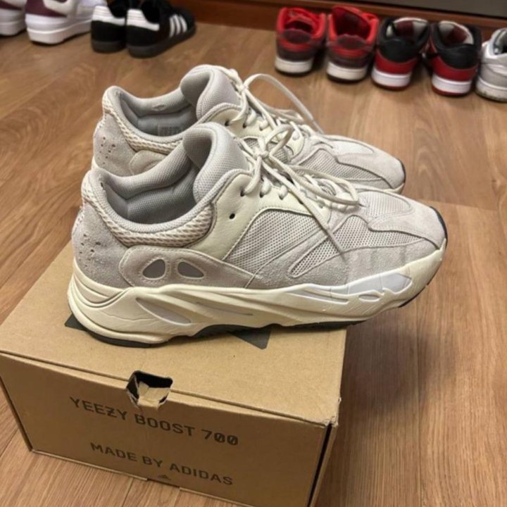 Кроссовки adidas yeezy boost 700