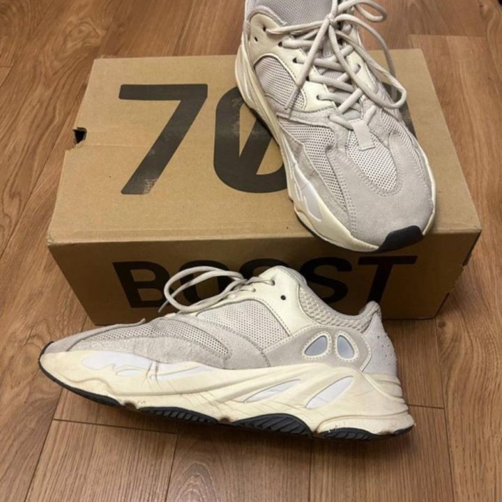 Кроссовки adidas yeezy boost 700