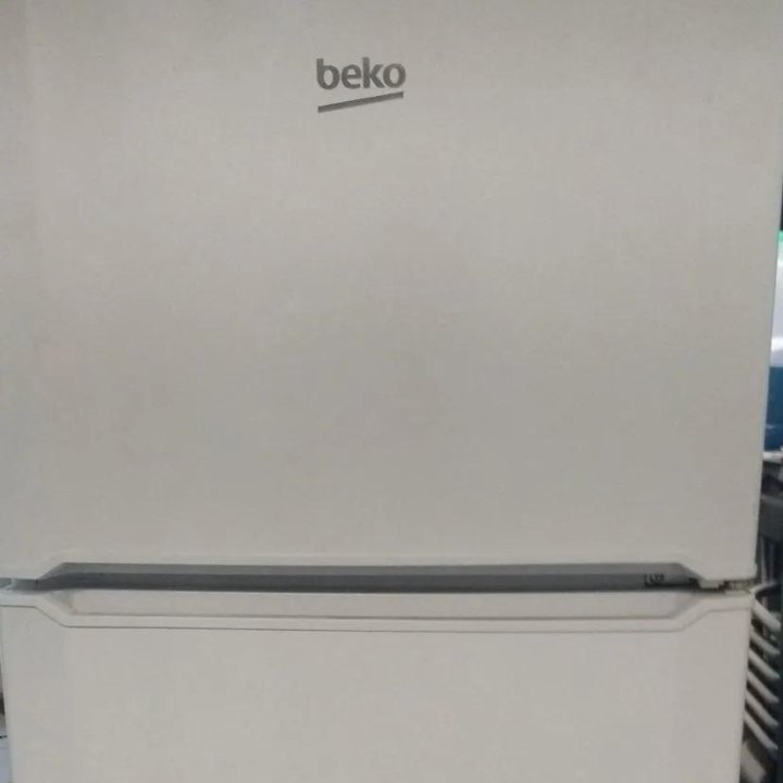 Дверь холодильника BEKO с полками