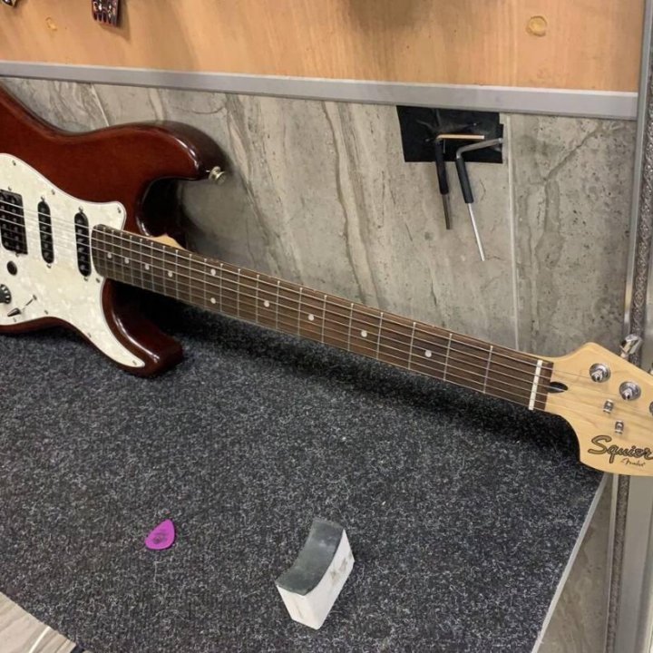 Электрогитара Fender squier standart stratocaster