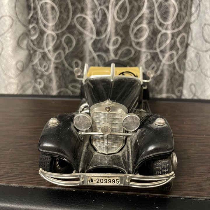 Модель автомобиля Mercedes Benz 1:18