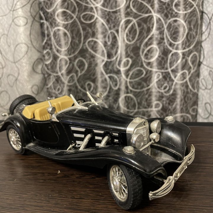 Модель автомобиля Mercedes Benz 1:18