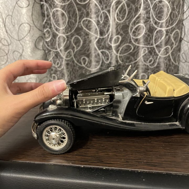 Модель автомобиля Mercedes Benz 1:18