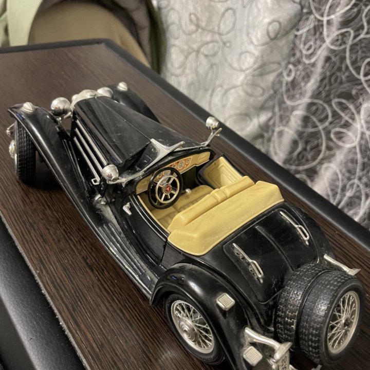 Модель автомобиля Mercedes Benz 1:18