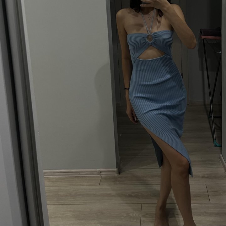 Платье вязаное