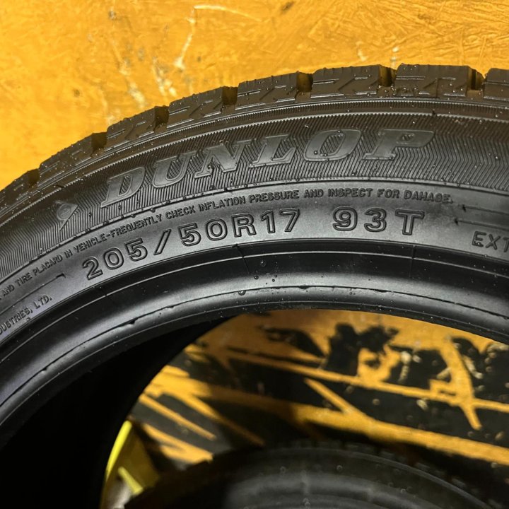 Зимние шины Dunlop Winter Maxx R17 Япония 1сезон