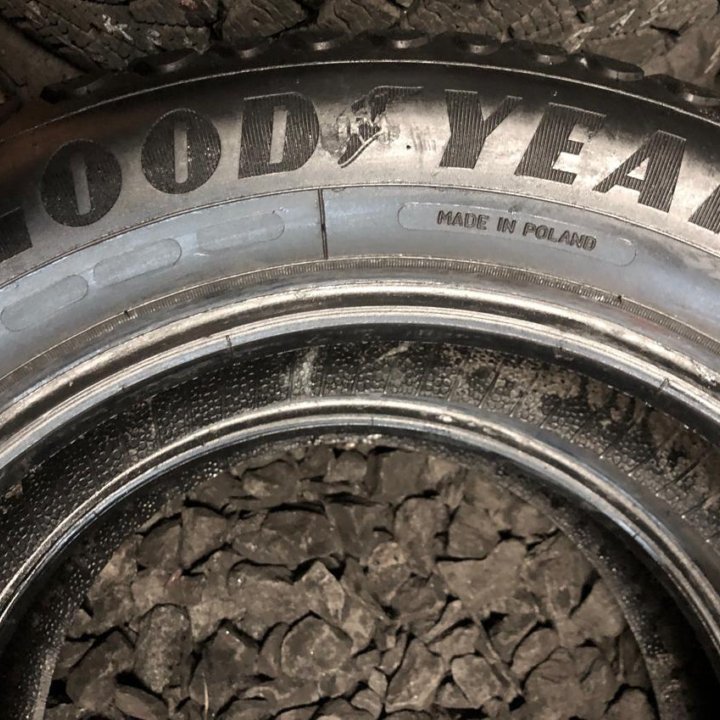 205/60/16 Goodyear Ultragrip Ice Arctic. 2шт