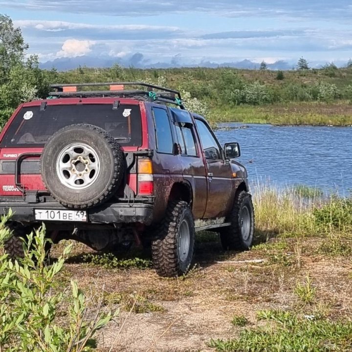 Nissan Terrano, 1990