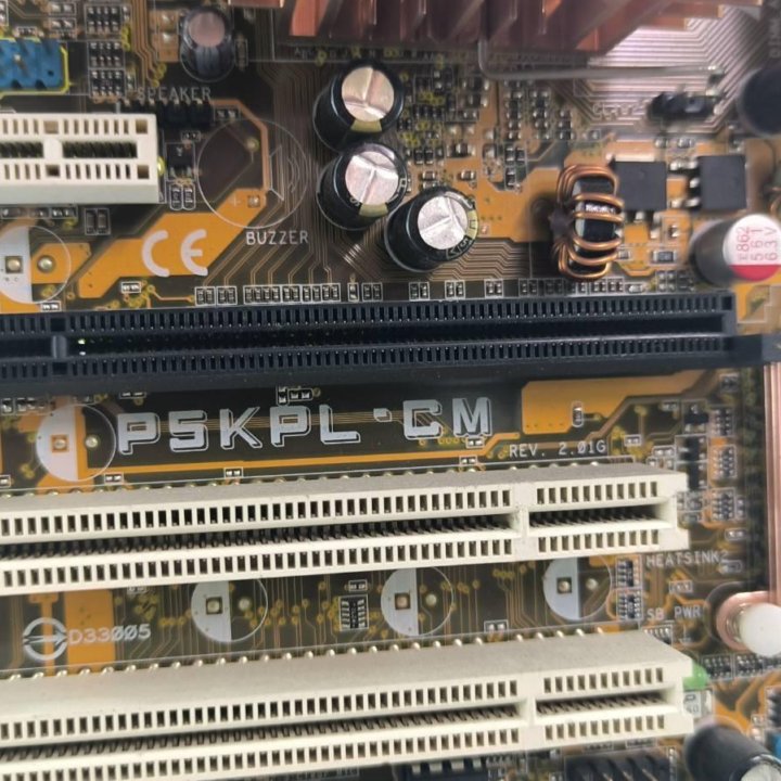 Intel Quad Q8400 2.66Ghz / 4GB DDR2