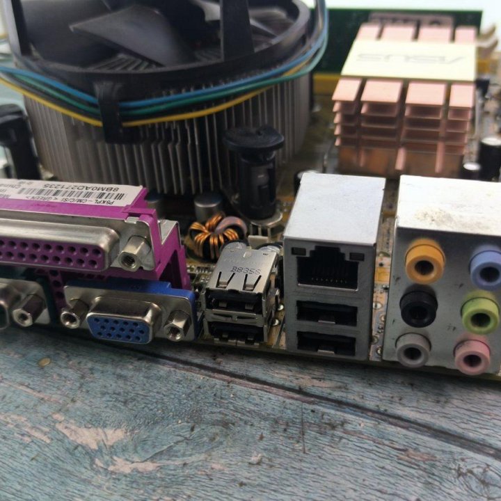 Intel Quad Q8400 2.66Ghz / 4GB DDR2