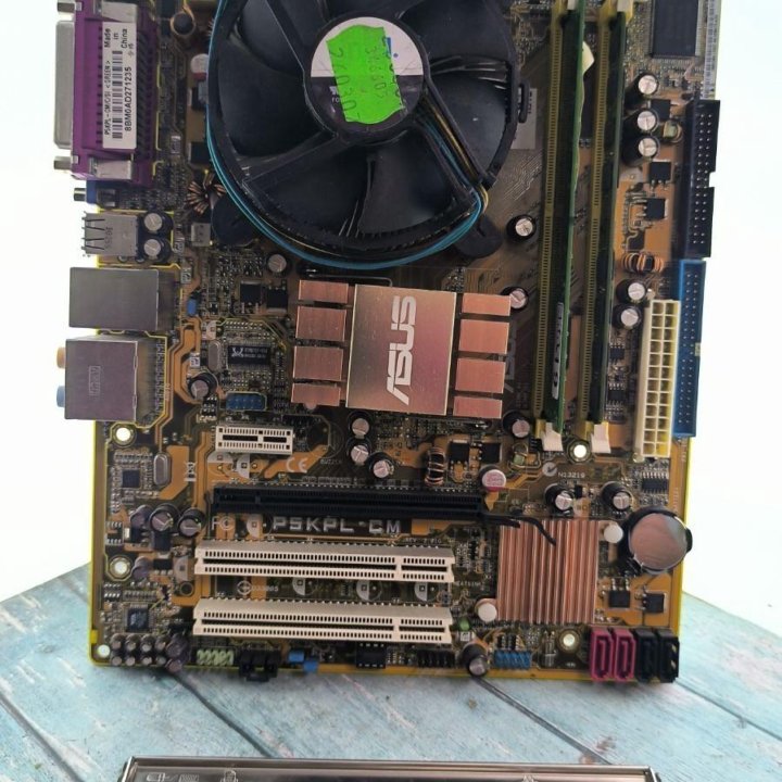 Intel Quad Q8400 2.66Ghz / 4GB DDR2