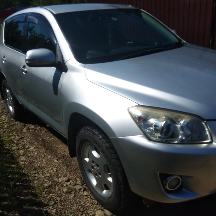 Toyota RAV4, 2010