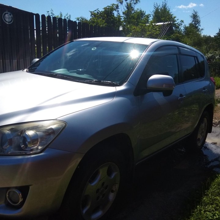 Toyota RAV4, 2010