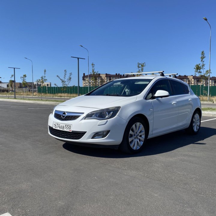 Opel Astra, 2011