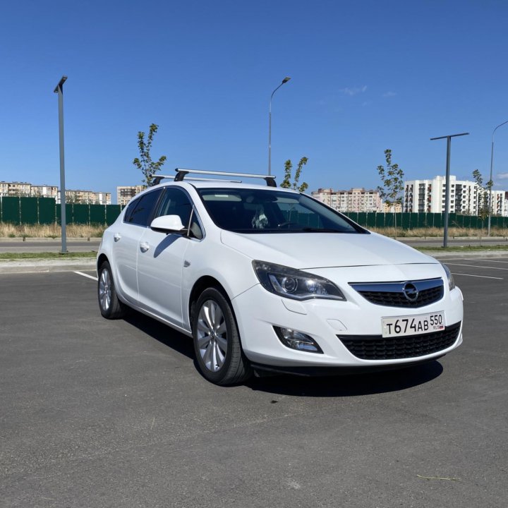 Opel Astra, 2011