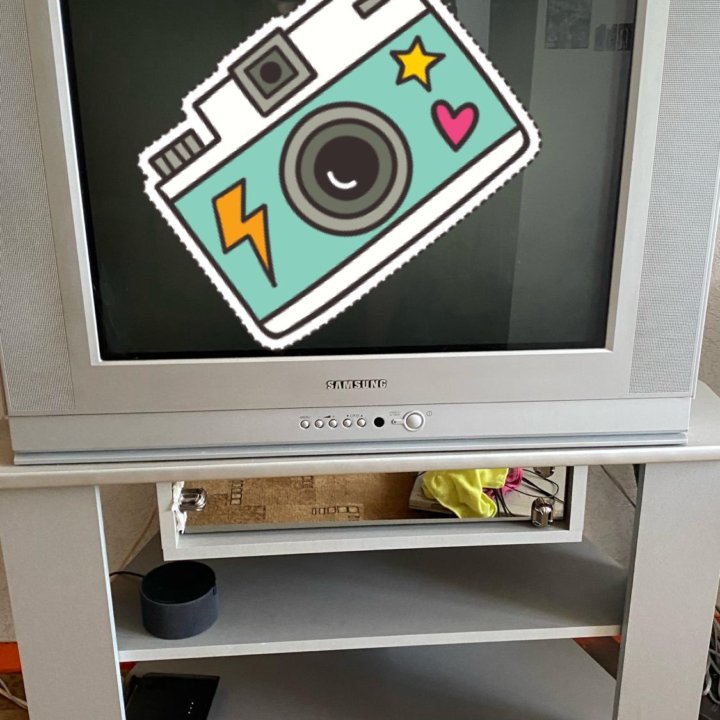 Телевизор вместе с тумбой