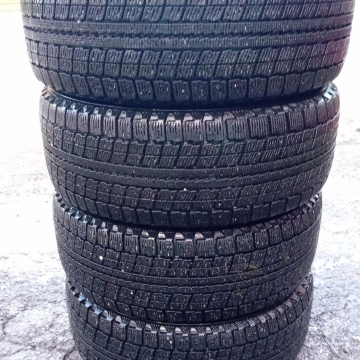 Maxxis MA-STL Presa Ice 205/55 R16