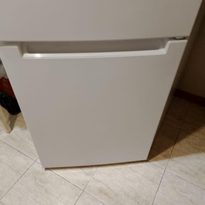 Indesit DS 318 W Холодильник почти новый