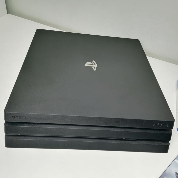 PS4 Pro 1Tb +игры