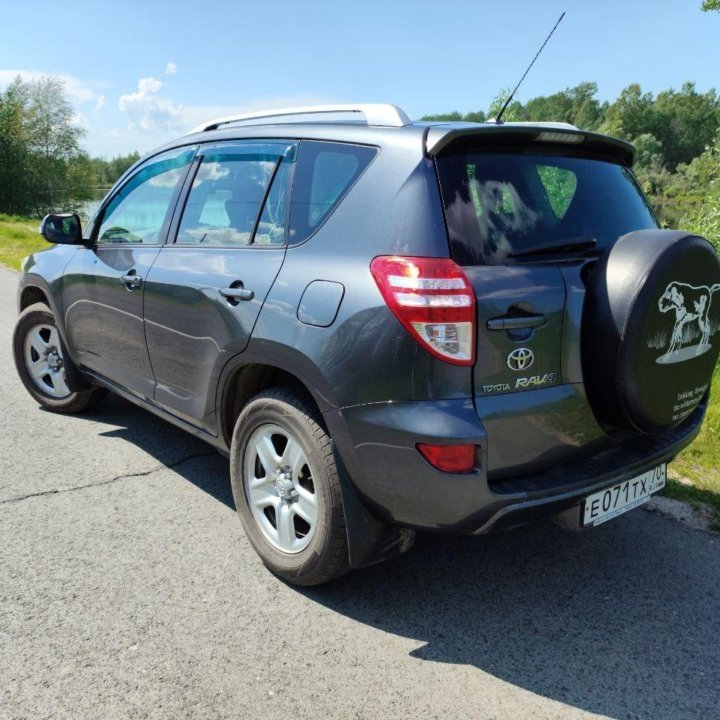 Toyota RAV4, 2011