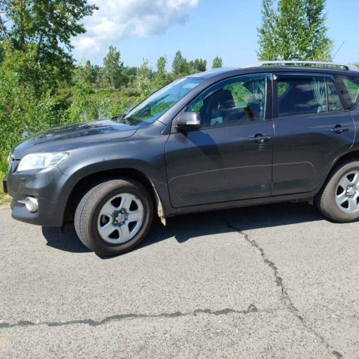 Toyota RAV4, 2011