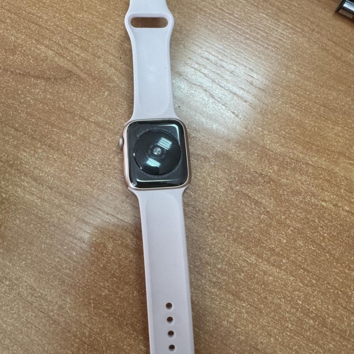 Продам Apple Watch SE серия⌚️44 мм