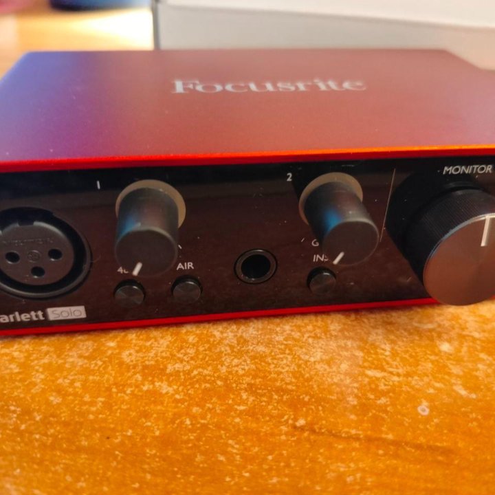 Аудиокарта Focusrite scarlett solo 3rd