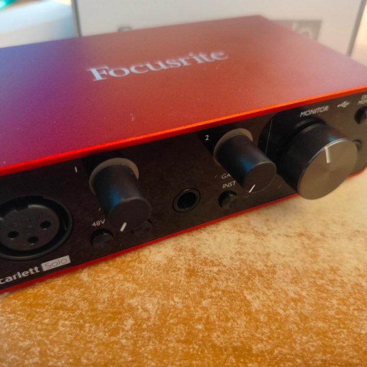 Аудиокарта Focusrite scarlett solo 3rd