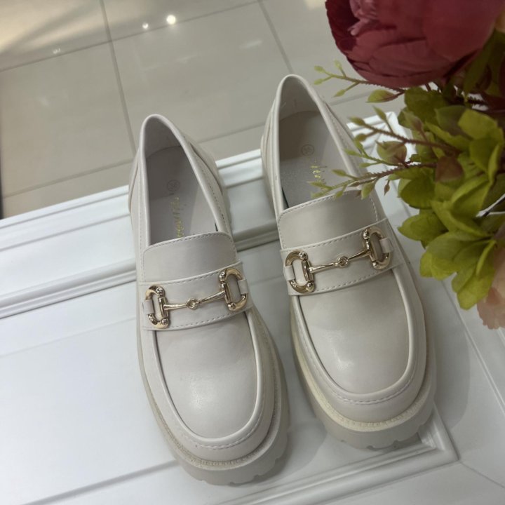 Обувь лоферы