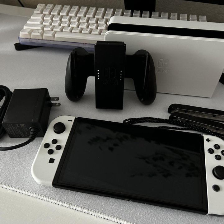 Nintendo Switch OLED + 3 игры