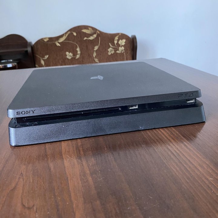 PlayStation 4 slim 1tb