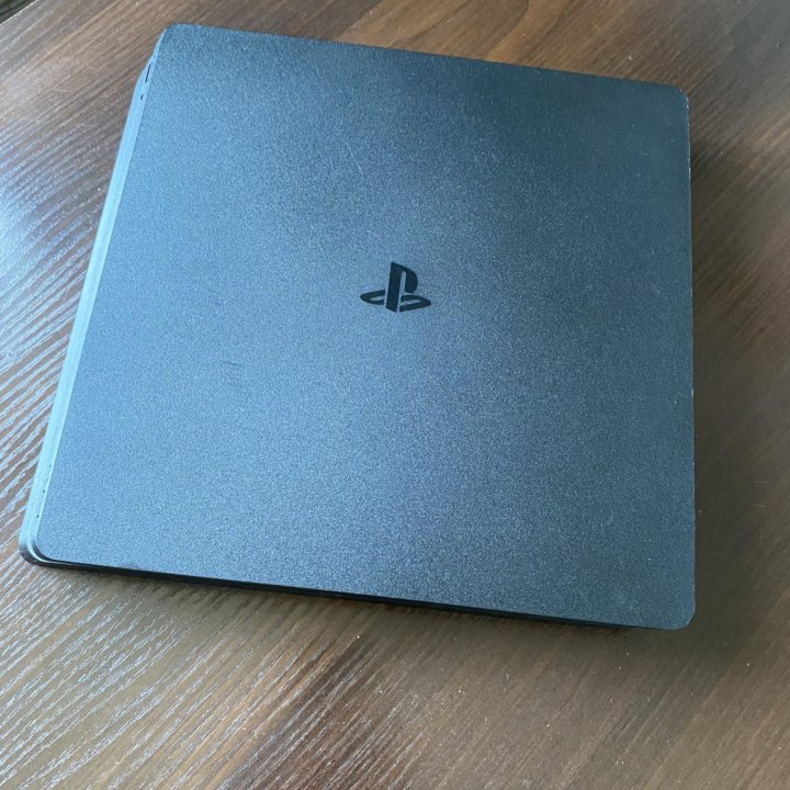 PlayStation 4 slim 1tb