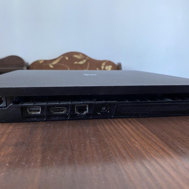 PlayStation 4 slim 1tb