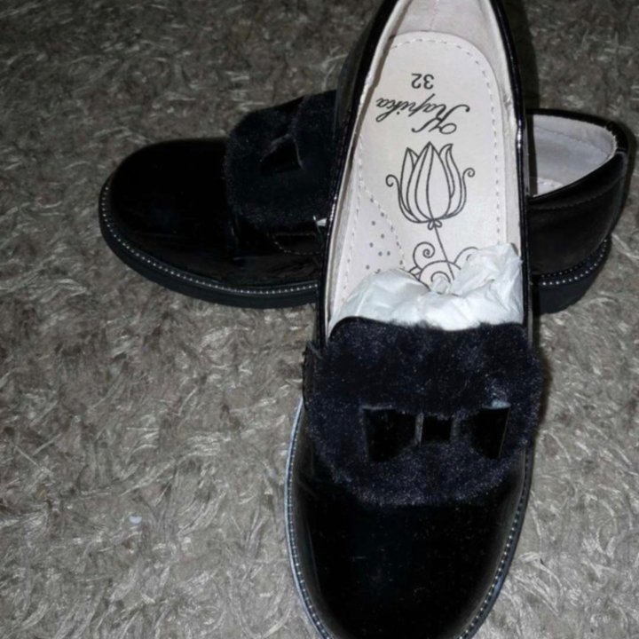 Лаковые лоферы