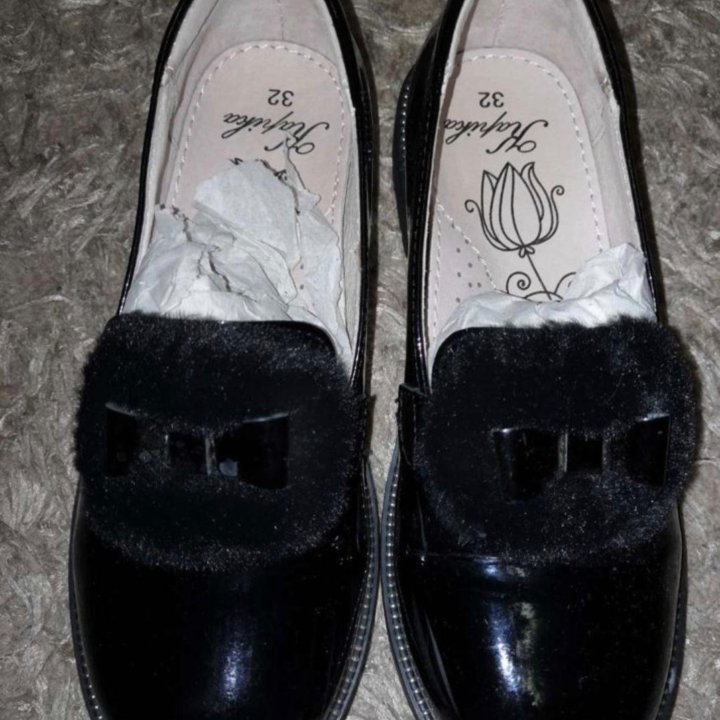 Лаковые лоферы