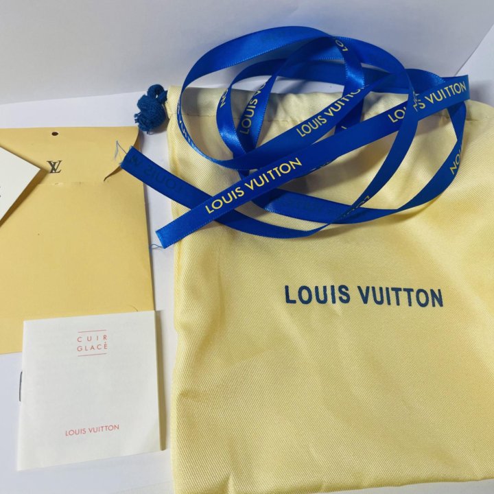 Louis vuitton initials ремень