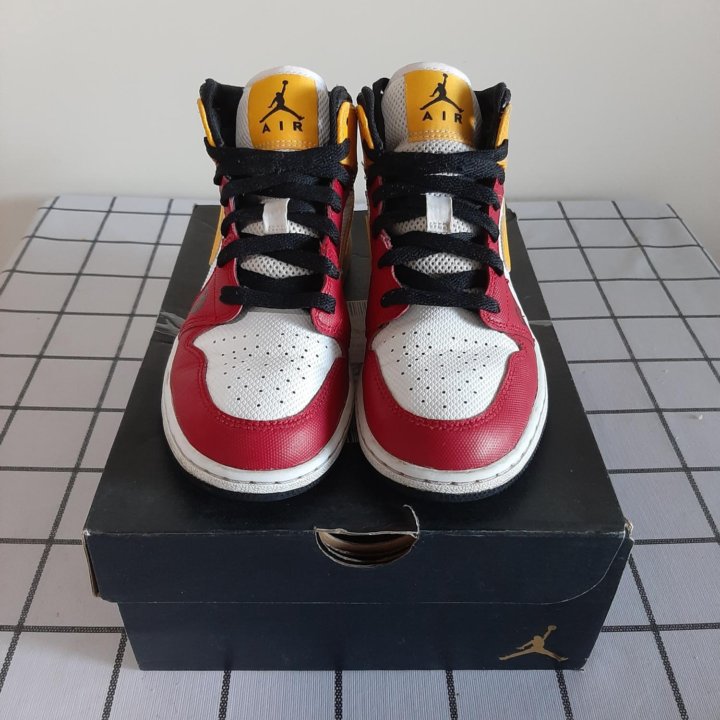 Кроссовки Nike Air Jordan 1 Mid