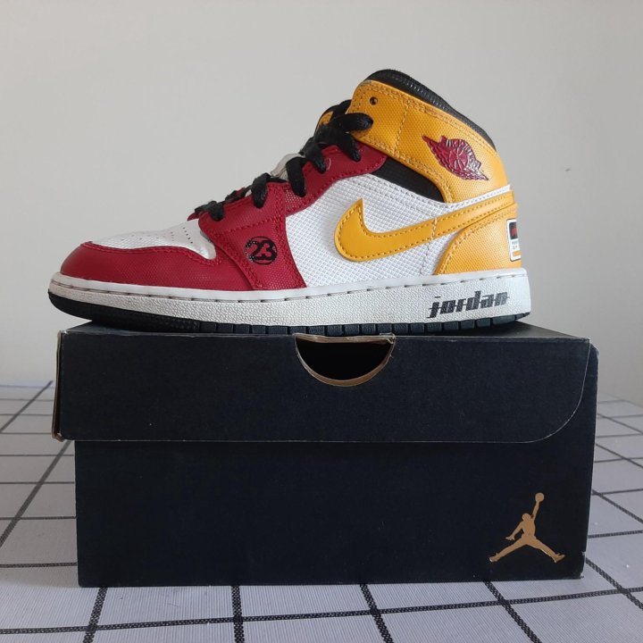 Кроссовки Nike Air Jordan 1 Mid