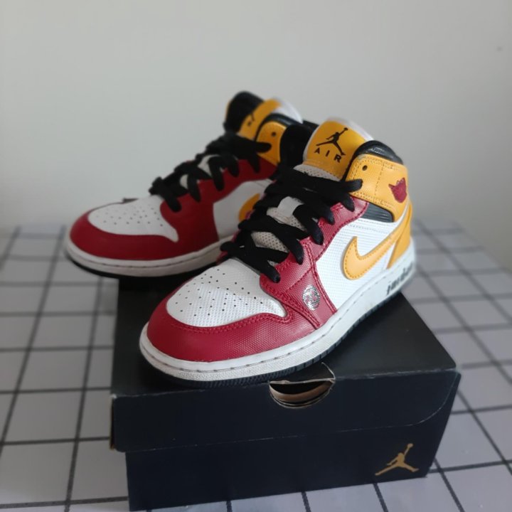 Кроссовки Nike Air Jordan 1 Mid