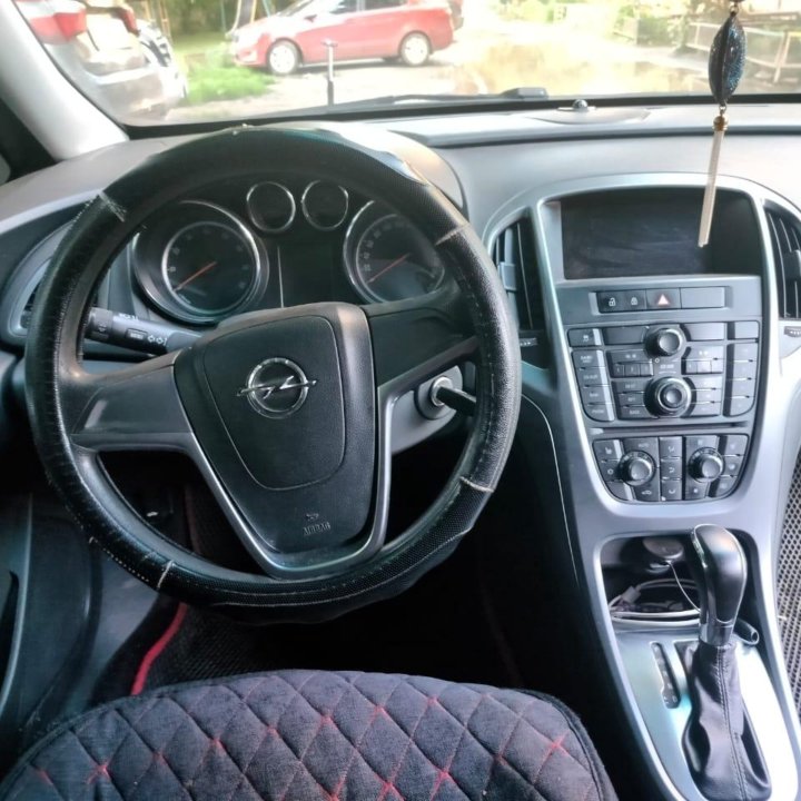 Opel Astra, 2012