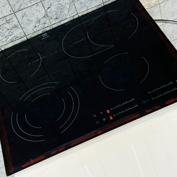 Варочная панель Electrolux EHF96546FK