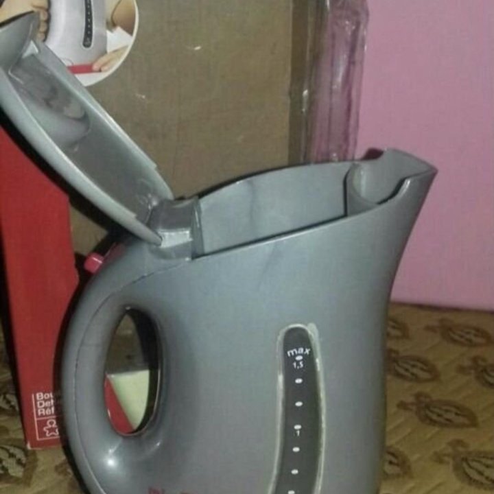 Игрушечный чайник