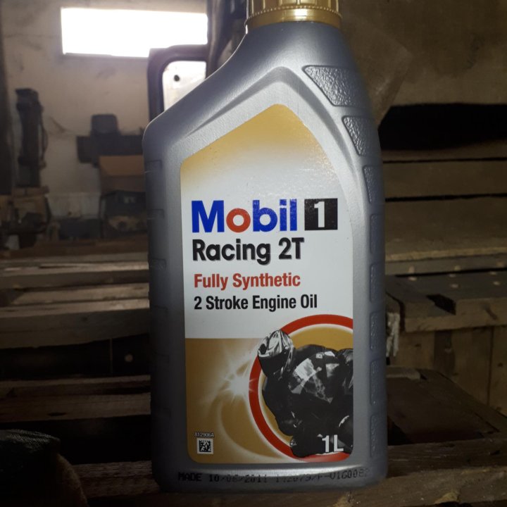 Оригинальное моторное масло Mobil 1 Racing 2T (1L)