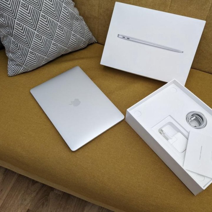 MacBook Air 13 M1 8/512 ростест,идеал