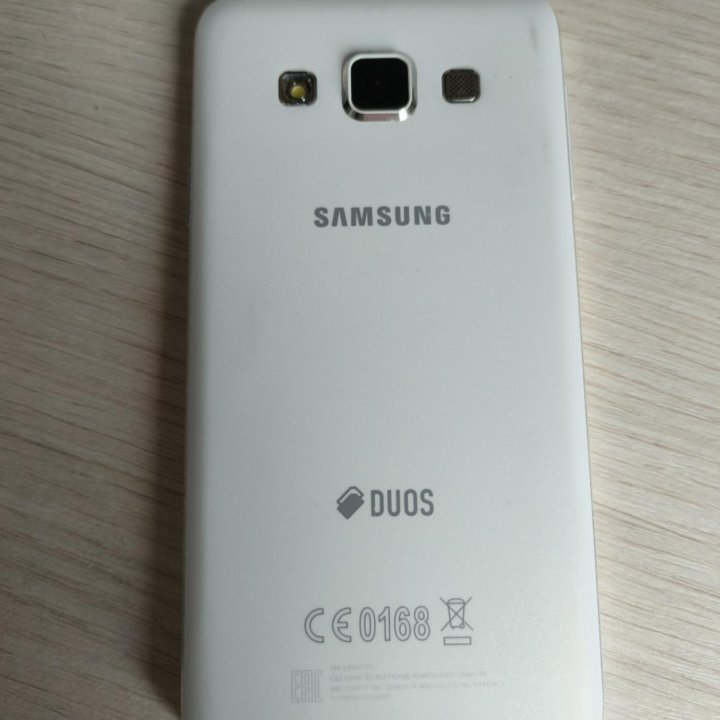 Телефон Samsung Galaxy A3