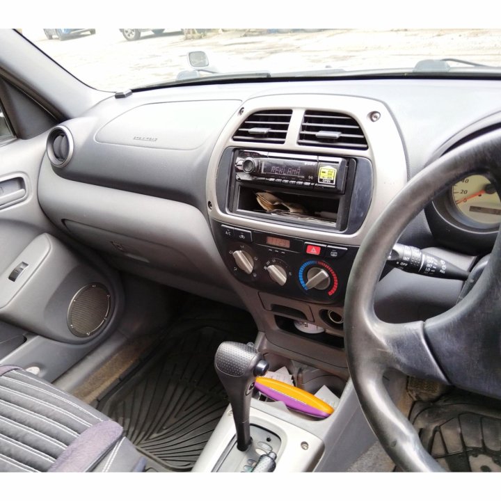 Toyota RAV4, 2001