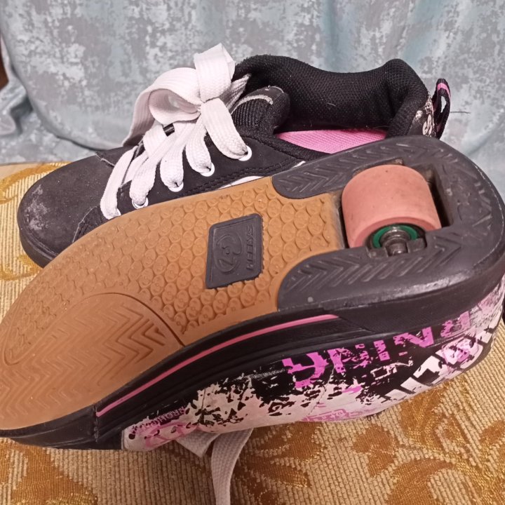 Кроссовки на колесах Heelys