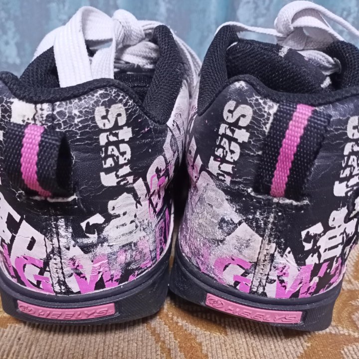 Кроссовки на колесах Heelys