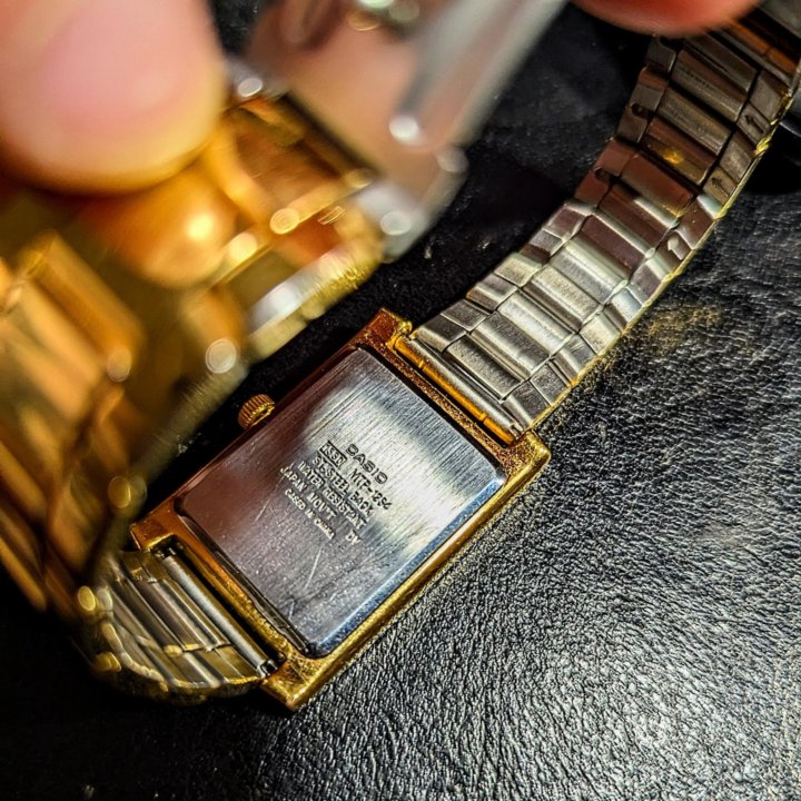 Casio золотые