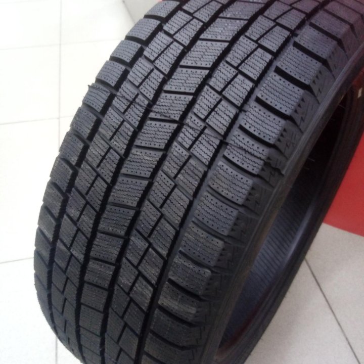 245/45R18 Foman